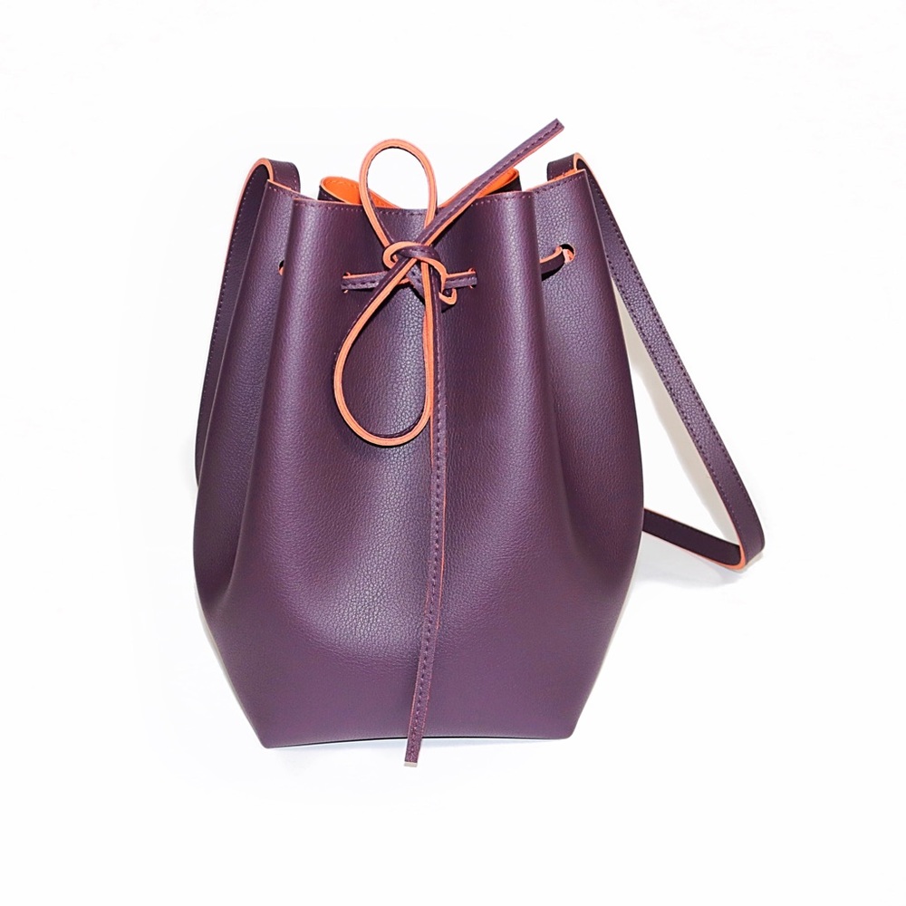 SOLD! ❤️ Bella Bucket Crossbody Bag with Clutch - Picture 1 of 7